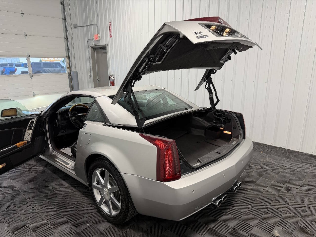 Used 2004 Cadillac XLR RWD image 20