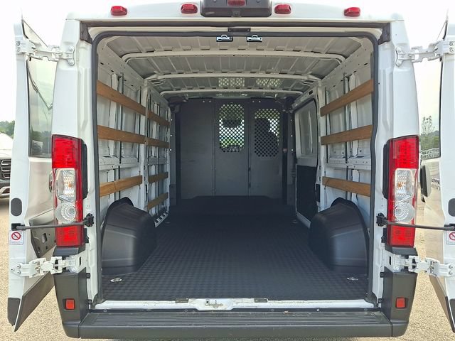 Used 2025 RAM ProMaster 2500 w/ U-Haul Equipment Group FWD image 31