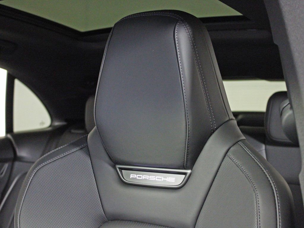 Certified 2025 Porsche Macan 4 Electric image 19