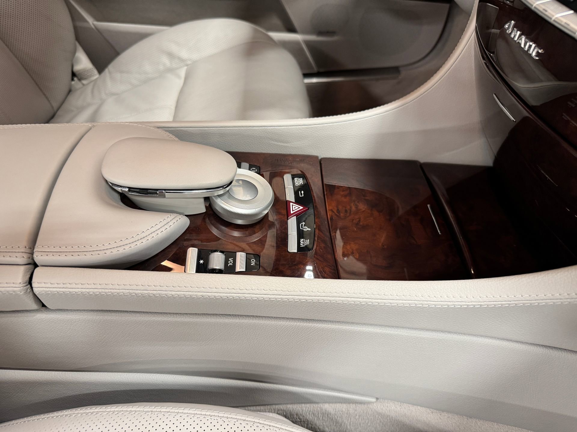 Used 2011 Mercedes-Benz CL 550 4MATIC image 38