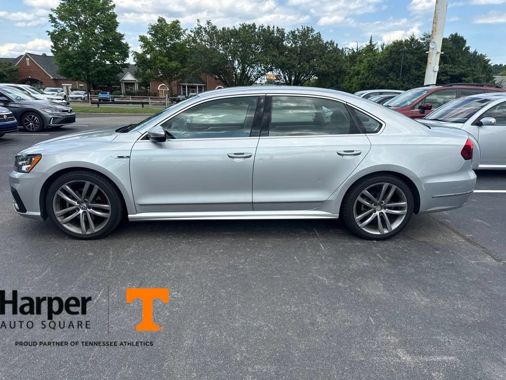 Used 2017 Volkswagen Passat 1.8T R-Line FWD image 2