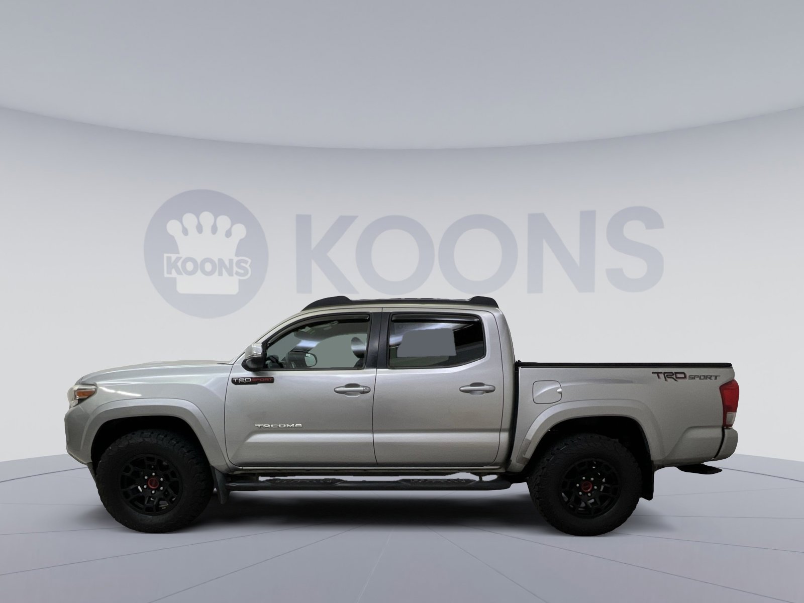 Used 2016 Toyota Tacoma TRD Sport image 2