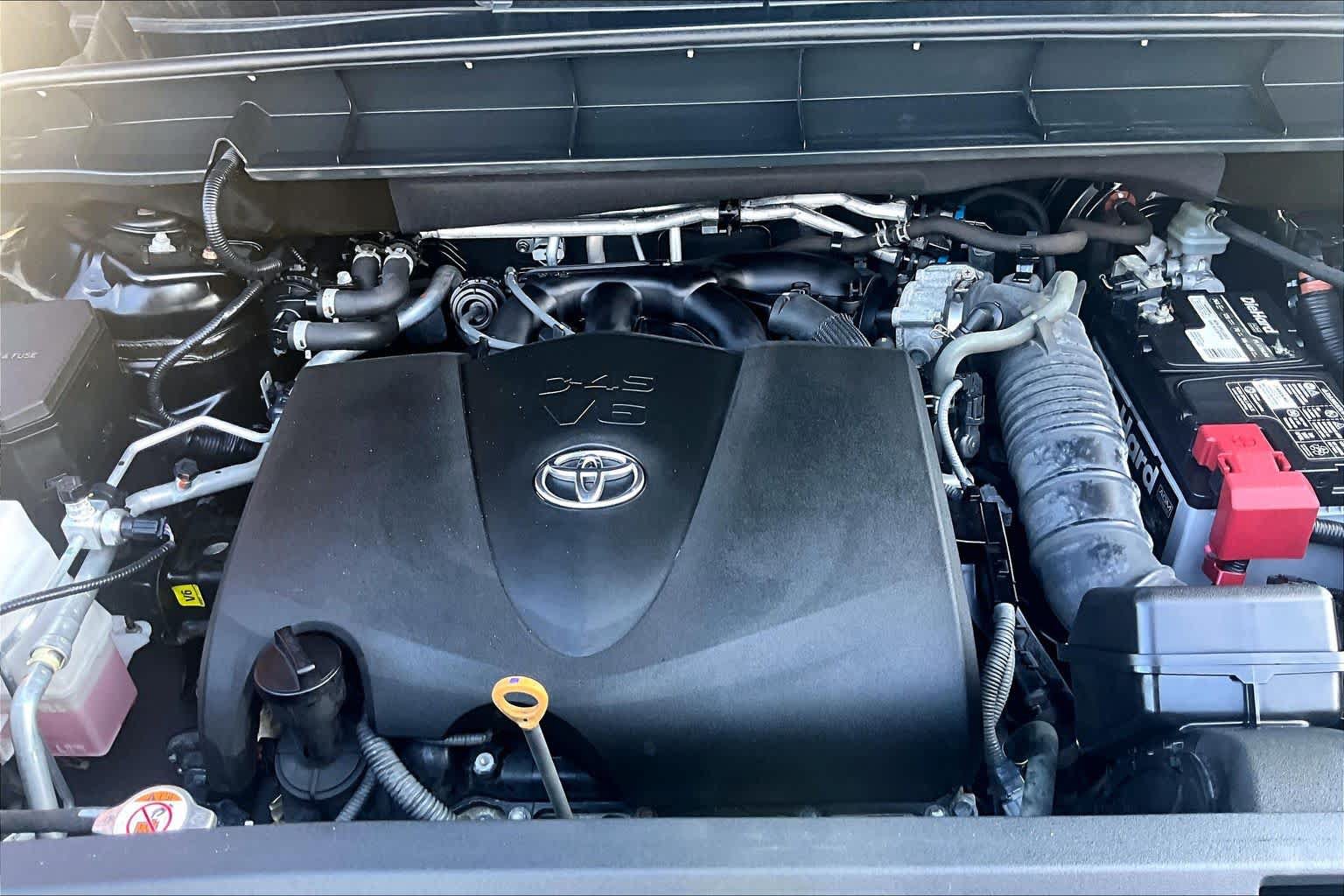 Used 2020 Toyota Highlander XLE AWD/4WD image 32