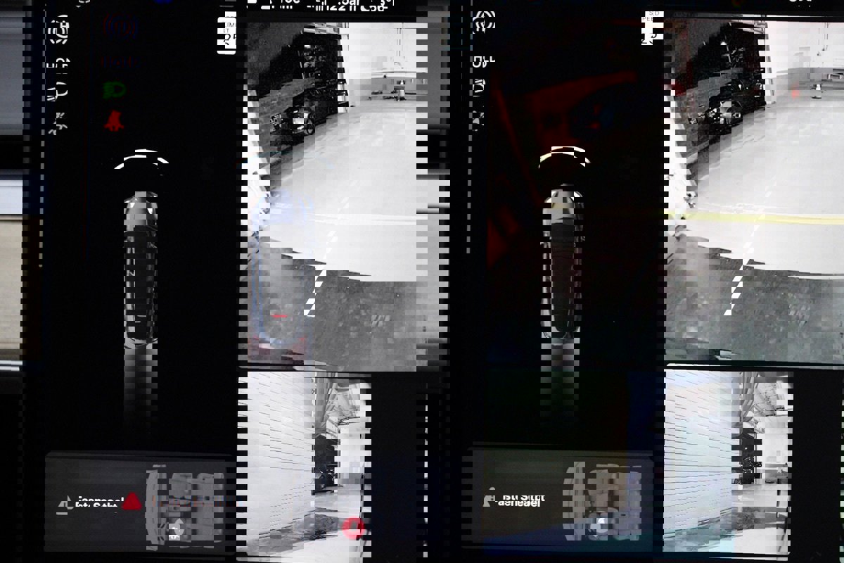 Used 2022 Tesla Model Y Long Range image 18