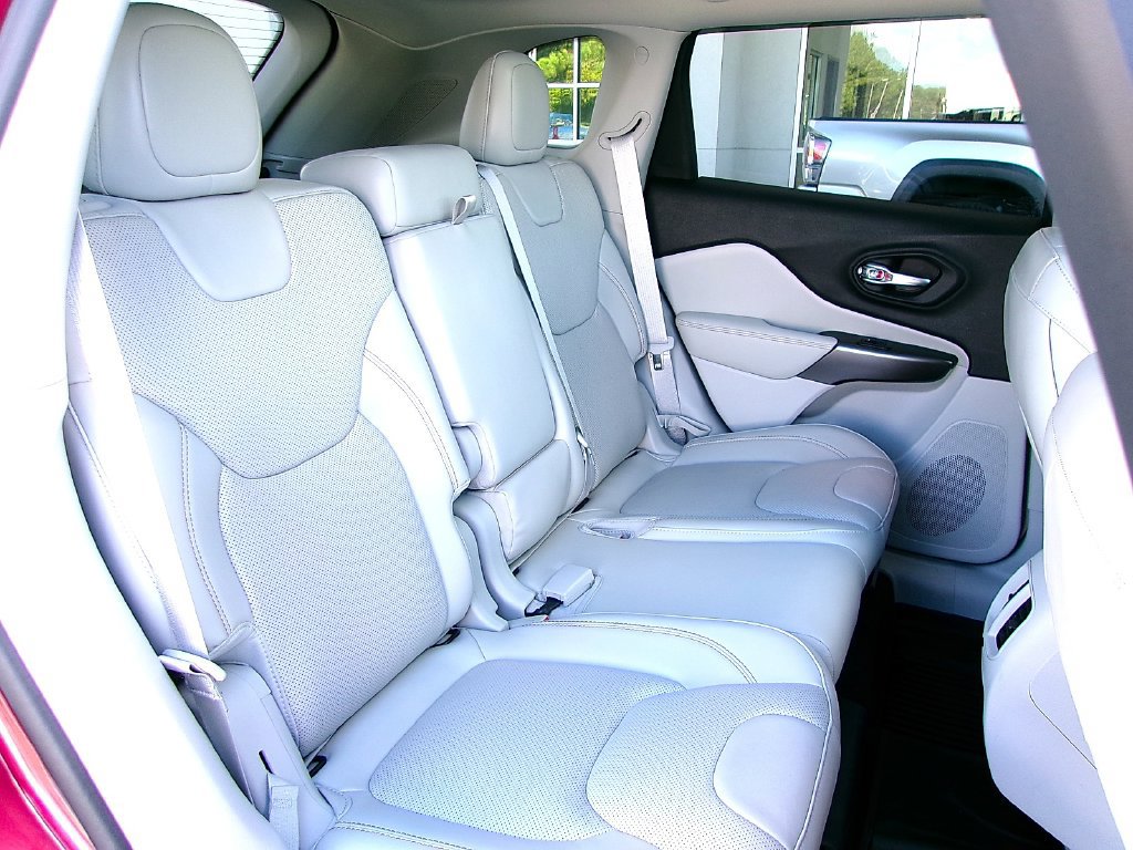 Used 2021 Jeep Cherokee Limited w/ Elite Package FWD image 18
