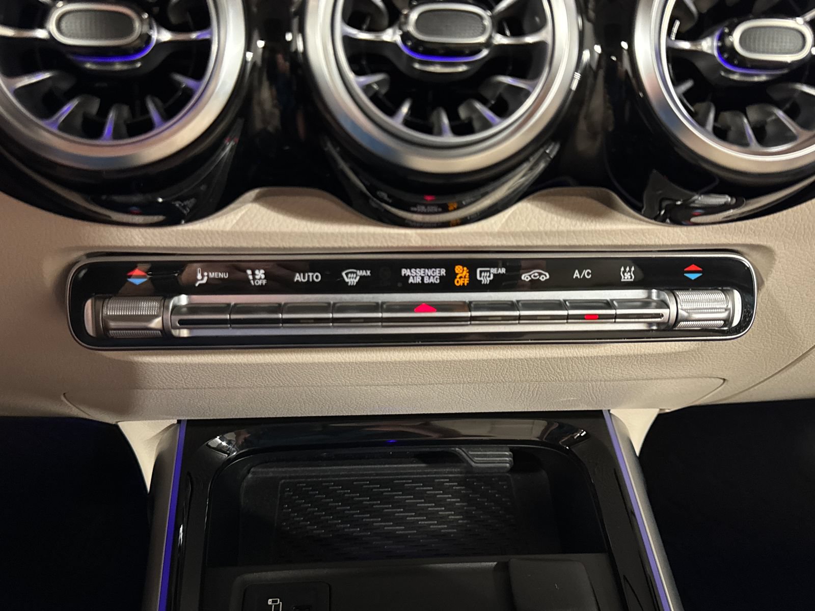 Used 2022 Mercedes-Benz EQB 300 4MATIC image 23