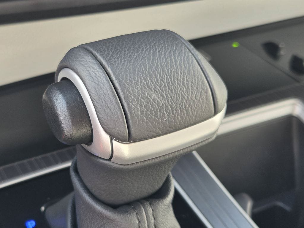 Used 2025 Toyota Sienna XLE FWD image 21