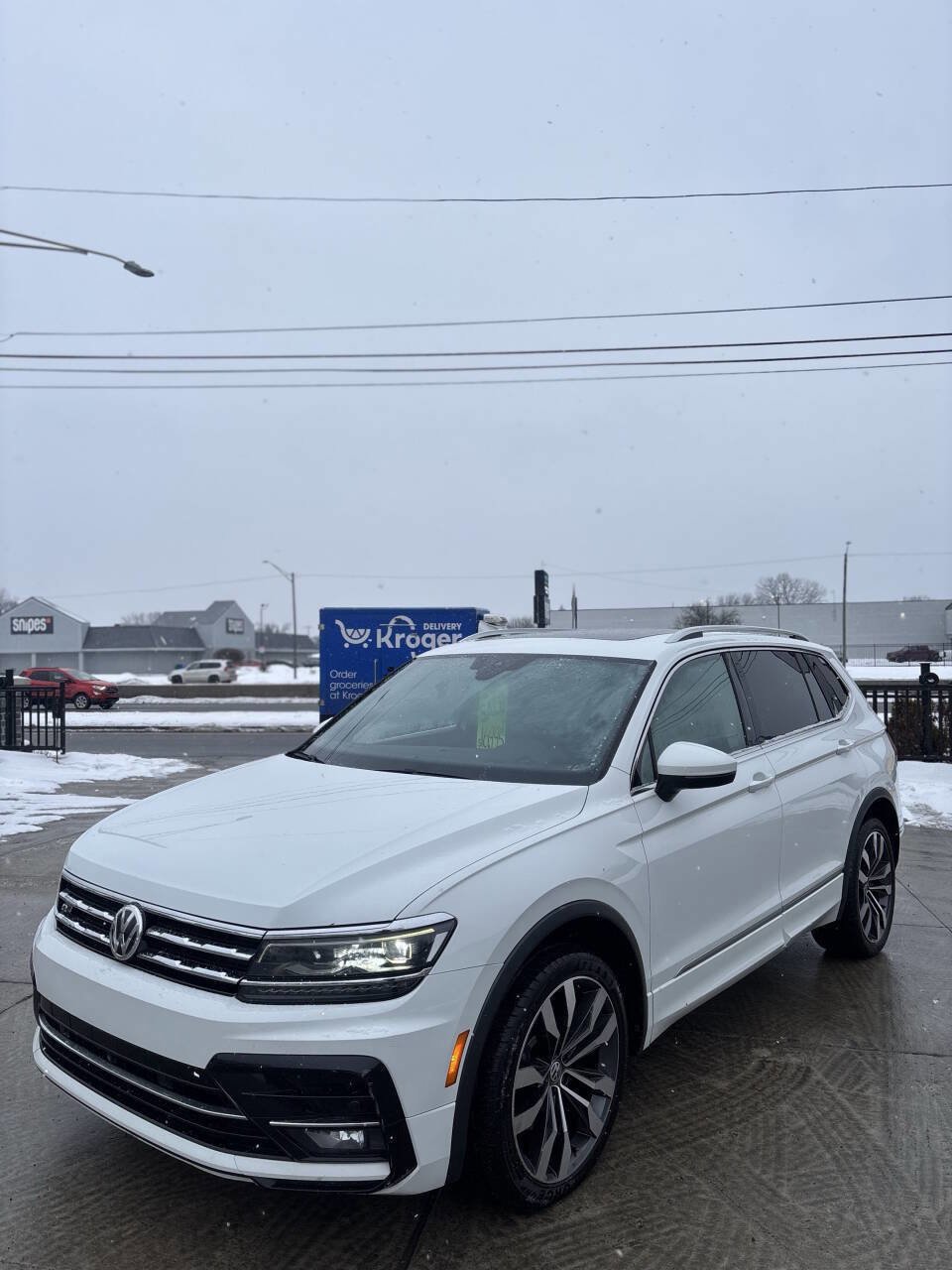 Used 2020 Volkswagen Tiguan SEL Premium R-Line w/ 3rd Row Seat Package AWD/4WD image 3