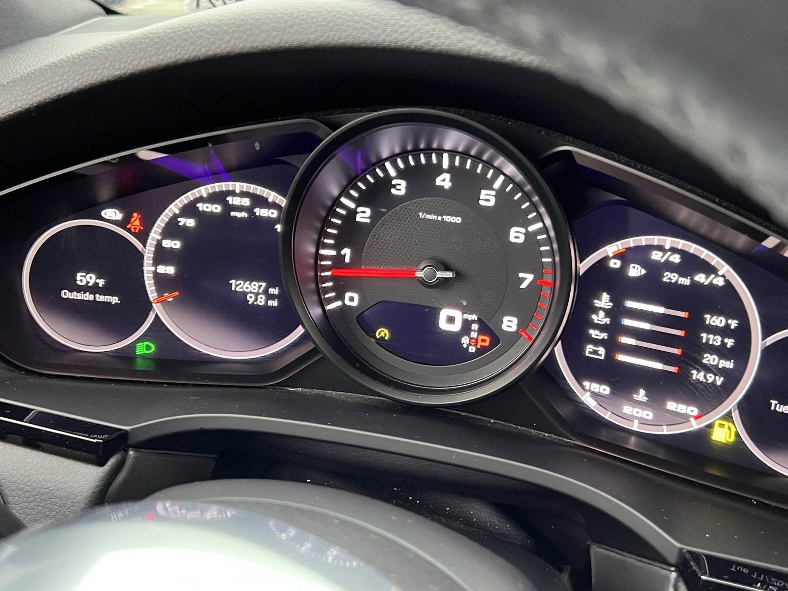 Certified 2022 Porsche Cayenne Platinum Edition image 25