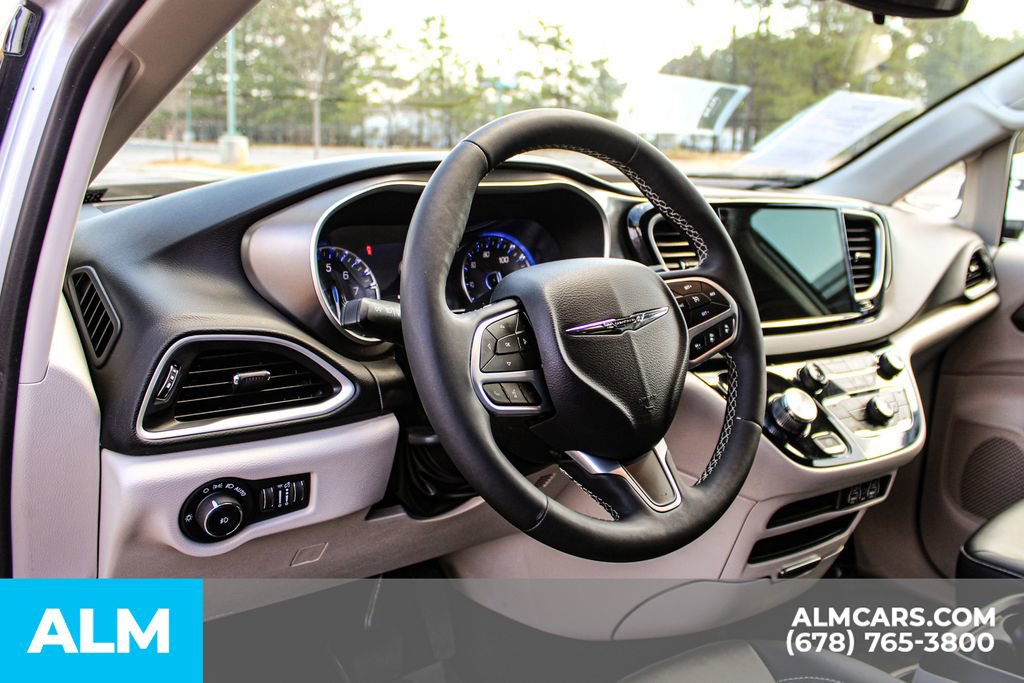Used 2024 Chrysler Pacifica Touring-L image 34