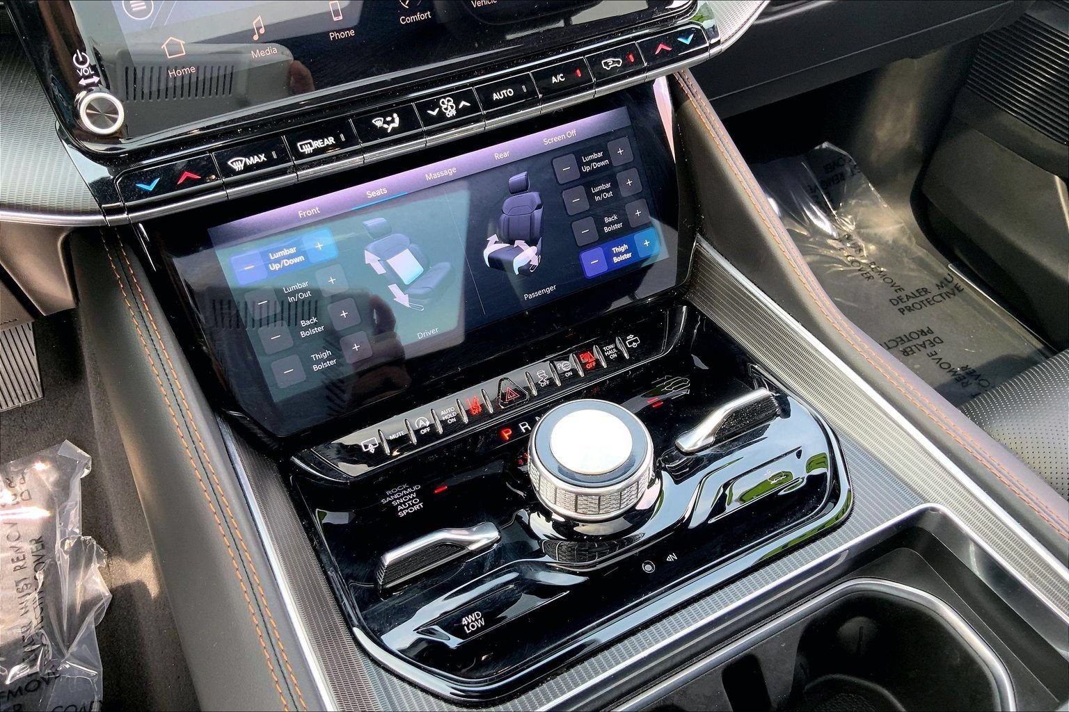 Certified 2025 Jeep Grand Wagoneer L Series III w/ Rear Seat Video Group 1 AWD/4WD image 15