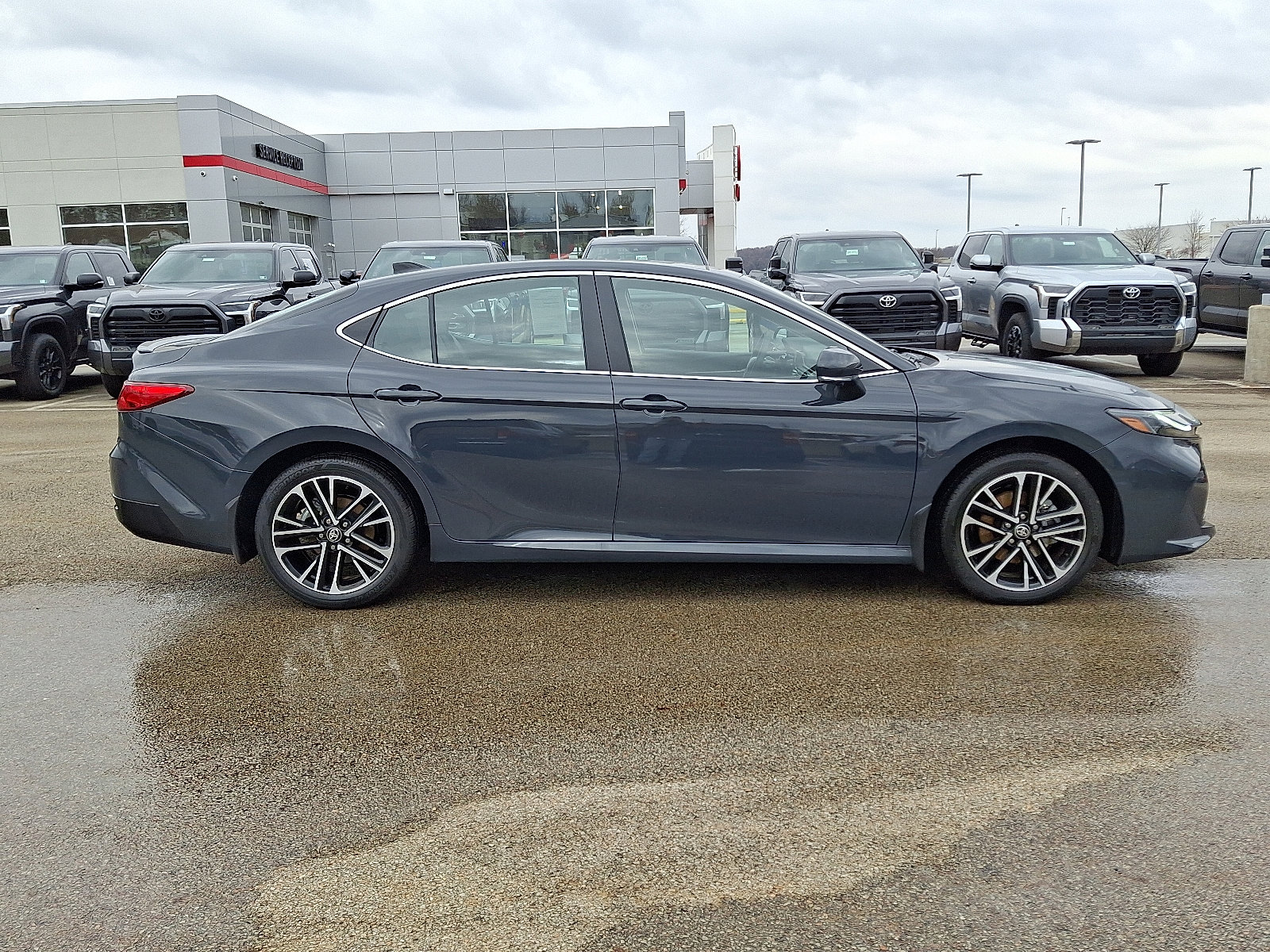 Used 2025 Toyota Camry XLE w/ Premium Plus Package image 7