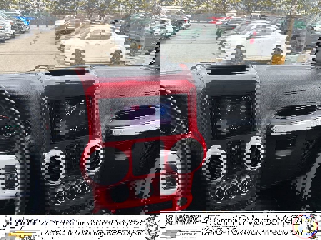 Used 2015 Jeep Wrangler Unlimited Rubicon image 16