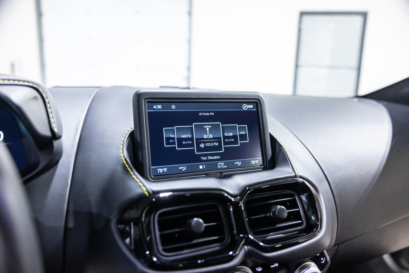 Used 2022 Aston Martin V8 Vantage Coupe RWD image 45