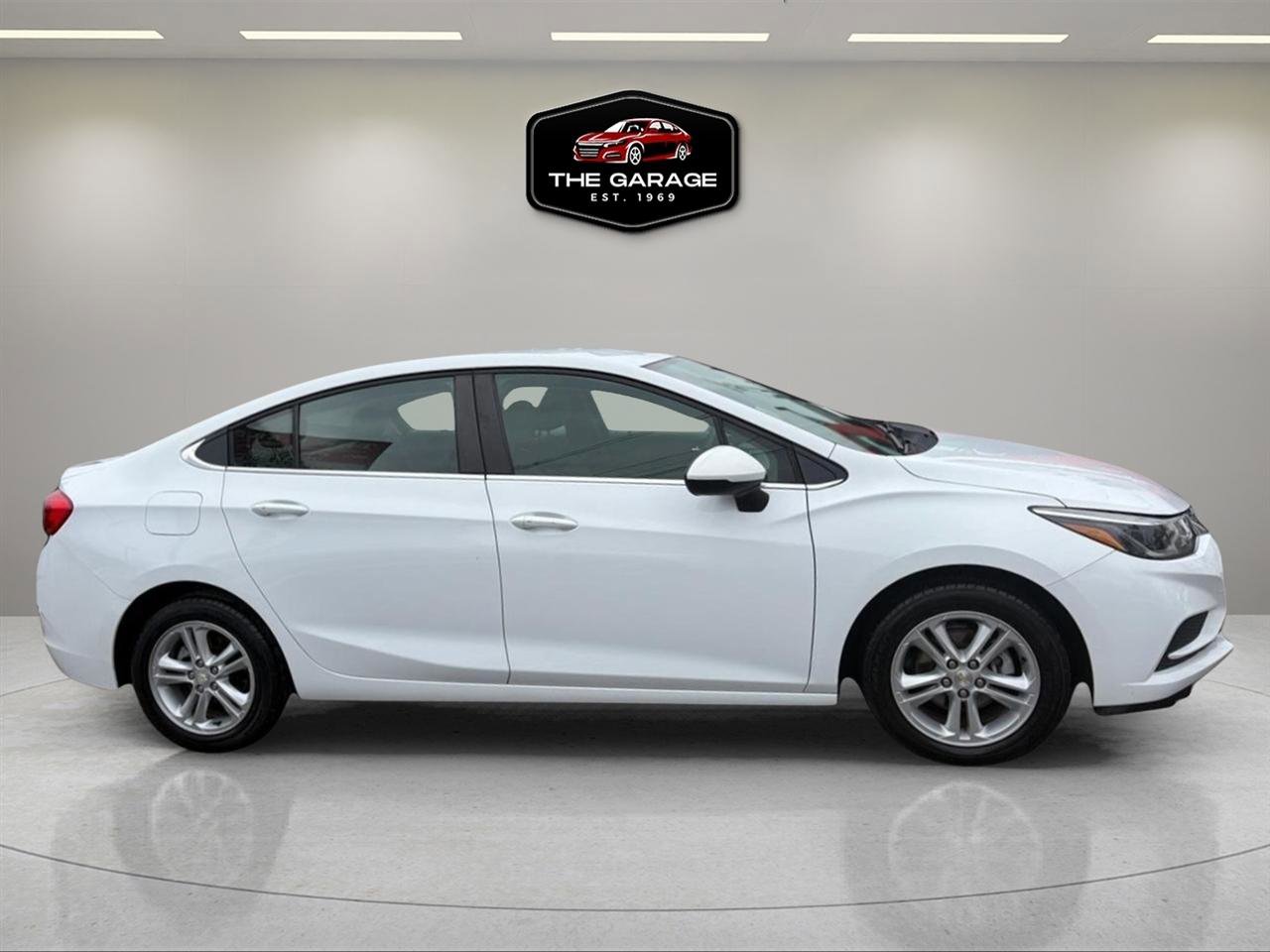 Used 2018 Chevrolet Cruze LT w/ Convenience Package FWD image 6