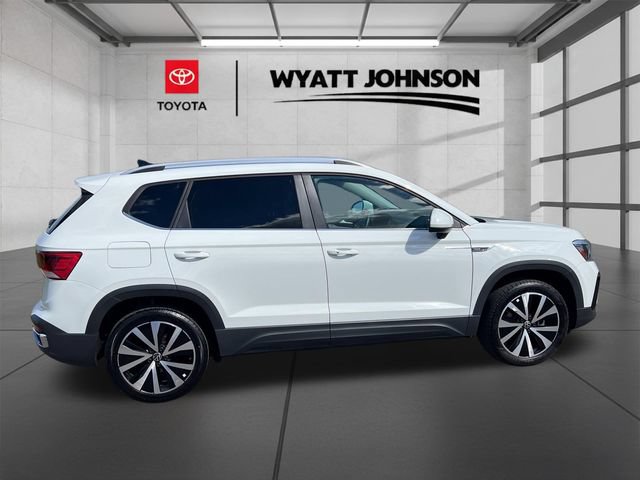 Used 2024 Volkswagen Taos SE FWD image 7