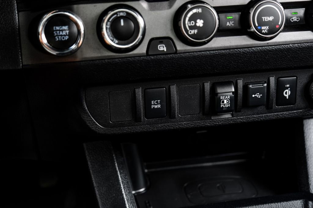 Used 2020 Toyota Tacoma TRD Off-Road AWD/4WD image 24