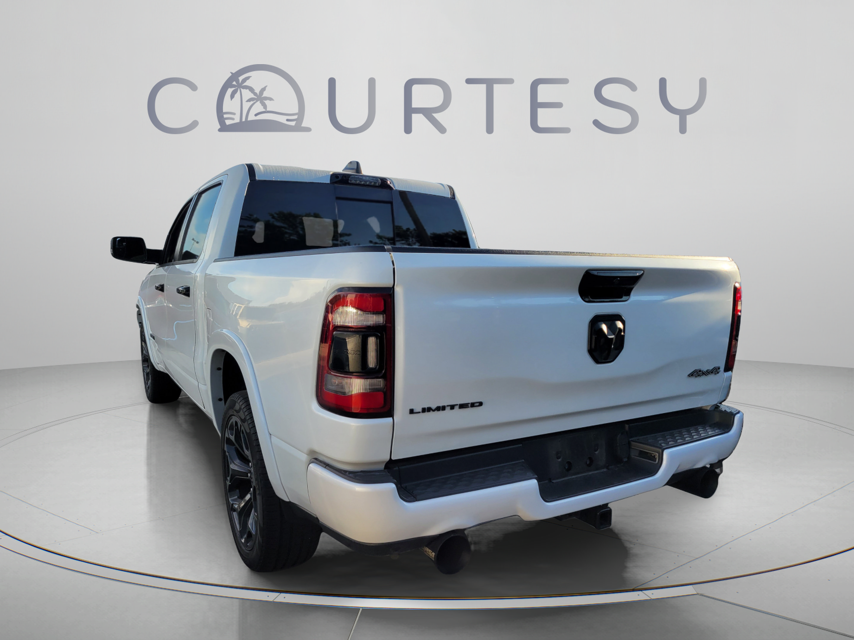 Used 2023 RAM 1500 Limited AWD/4WD image 2
