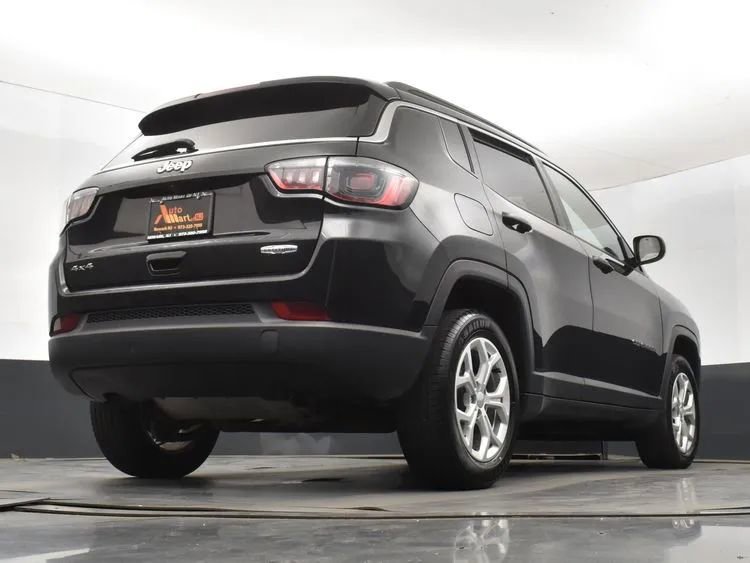 Used 2024 Jeep Compass Latitude AWD/4WD image 13