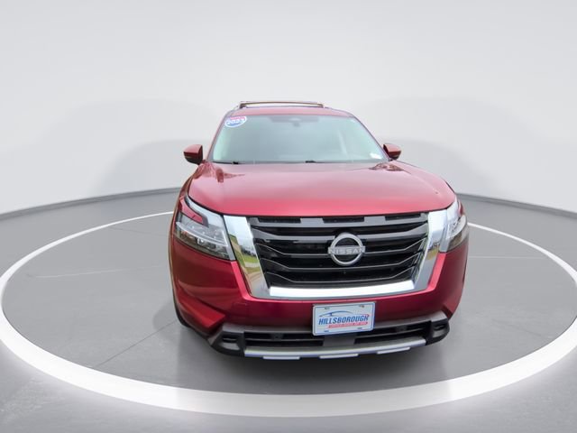 Used 2023 Nissan Pathfinder SL image 2