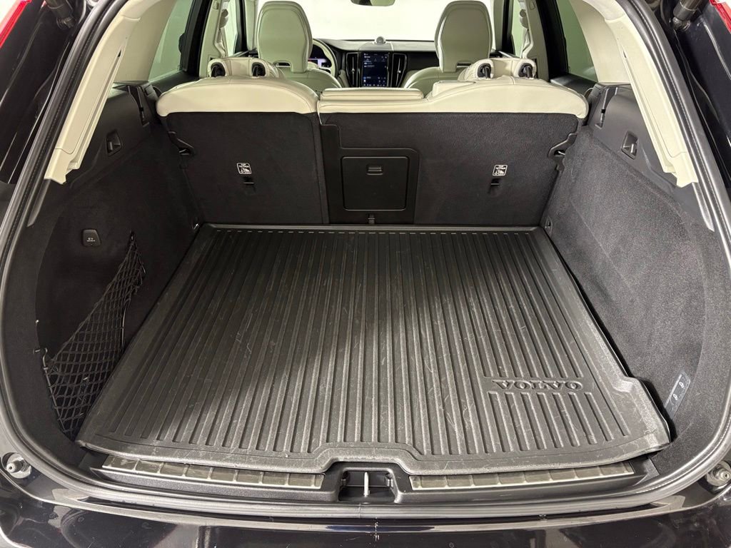 Used 2022 Volvo XC60 B6 Inscription w/ Advanced Package image 36