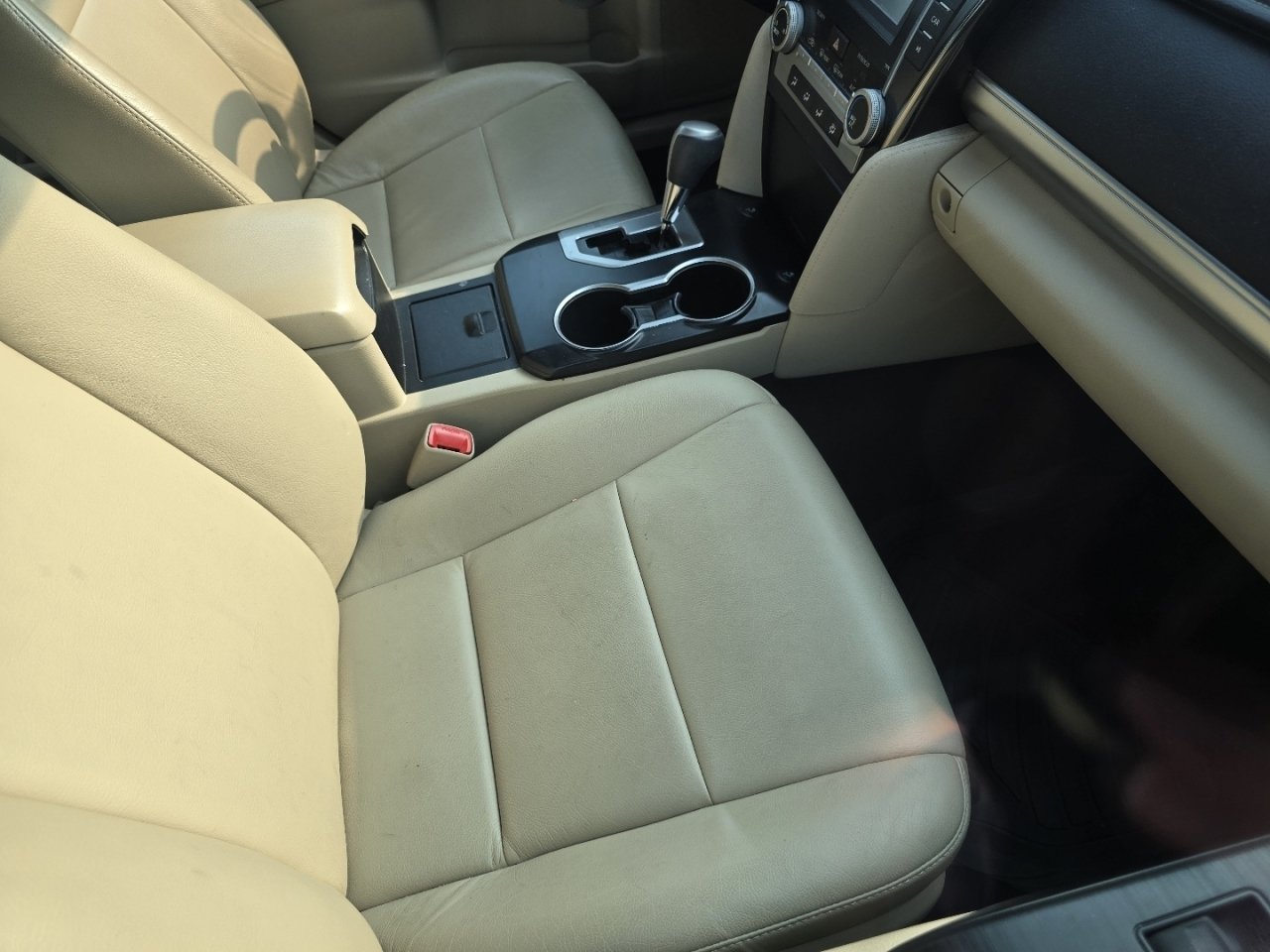 Used 2014 Toyota Camry LE FWD image 15