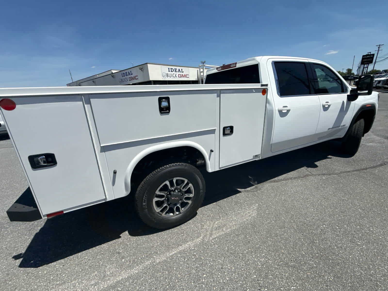 New 2026 GMC Sierra 3500 SLE w/ SLE Convenience Package AWD/4WD image 22