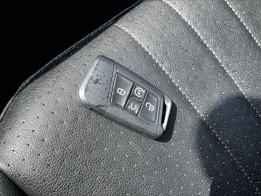 Used 2023 Volkswagen Tiguan SE R-Line AWD/4WD image 30