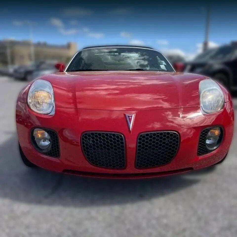 Used 2007 Pontiac Solstice GXP w/ Premium Package image 2