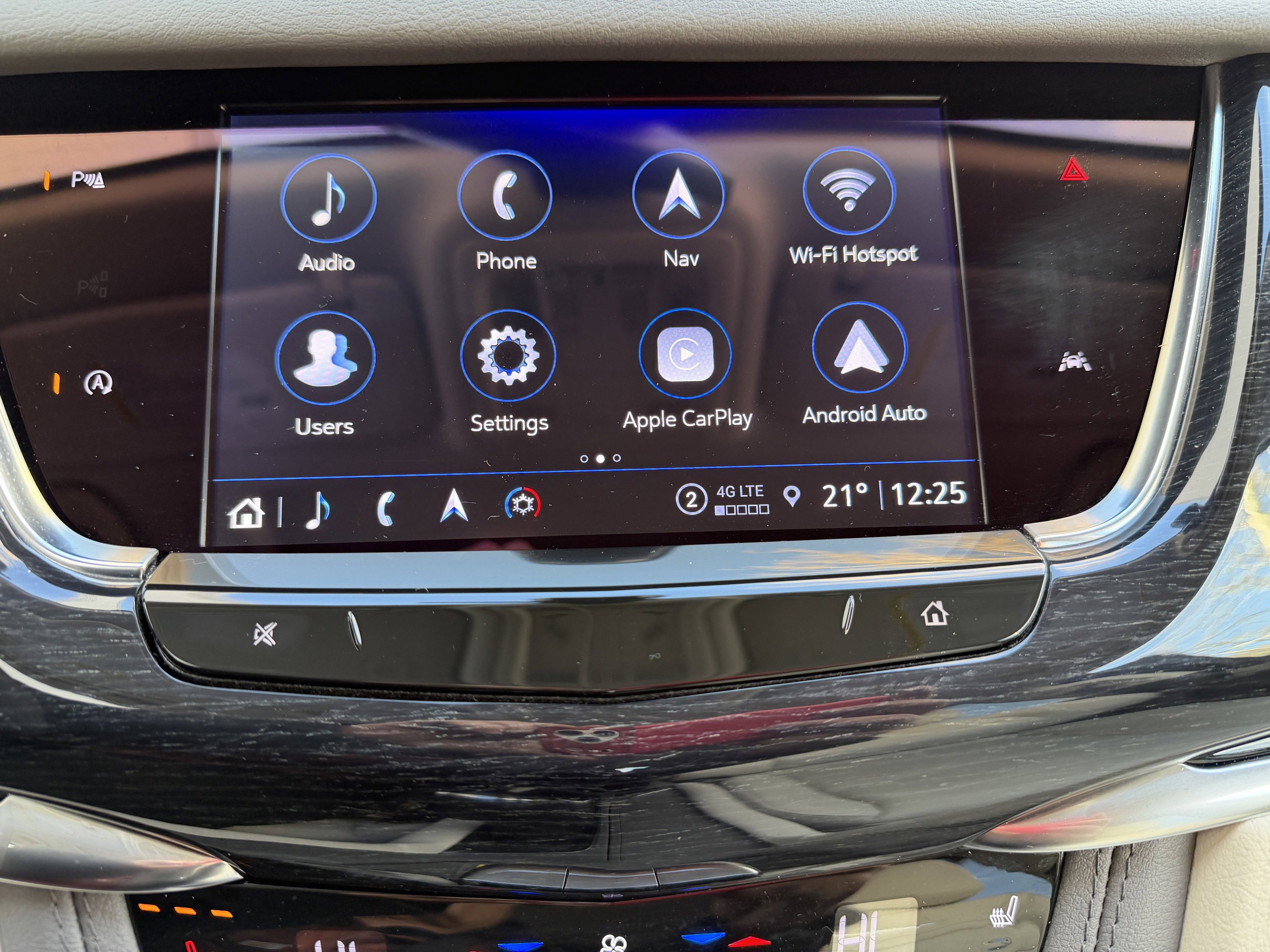 Certified 2025 Cadillac XT6 Premium Luxury w/ LPO, Floor Liner Package image 18