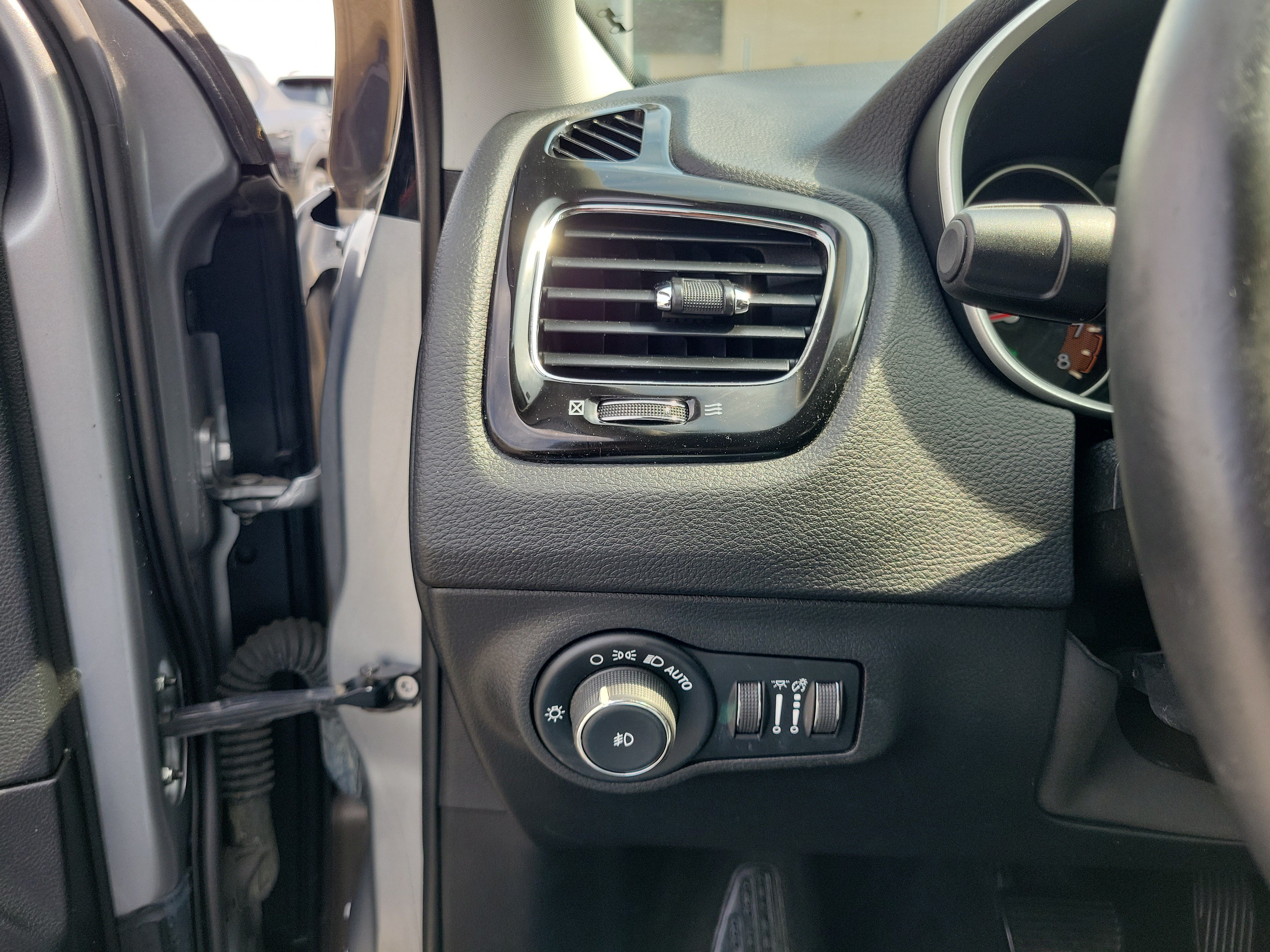 Used 2019 Jeep Compass Limited AWD/4WD image 20