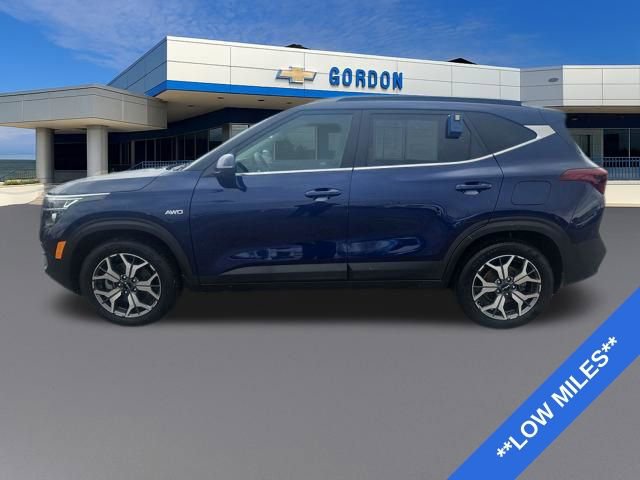 Used 2023 Kia Seltos EX image 2