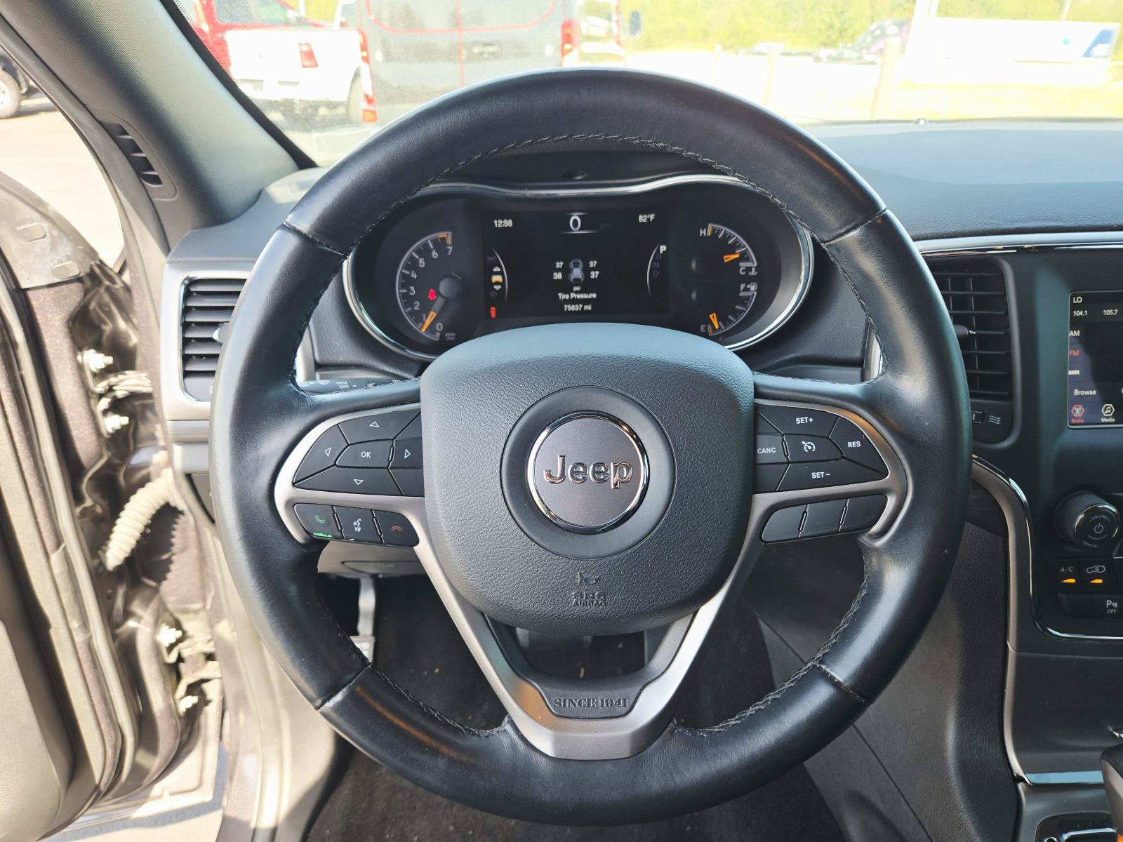 Used 2021 Jeep Grand Cherokee Laredo AWD/4WD image 19