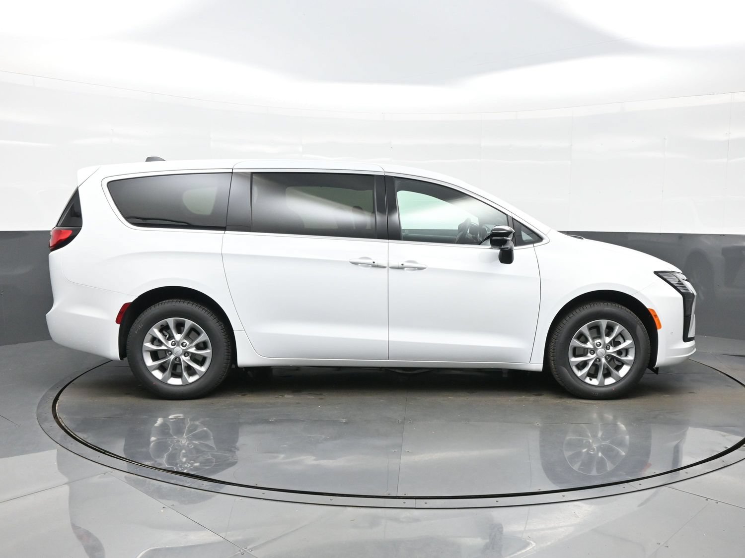 New 2027 Chrysler Pacifica Select AWD/4WD image 10