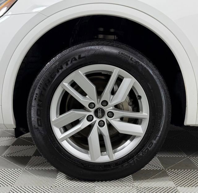 Used 2023 Audi Q5 2.0T Premium w/ Convenience Package image 9