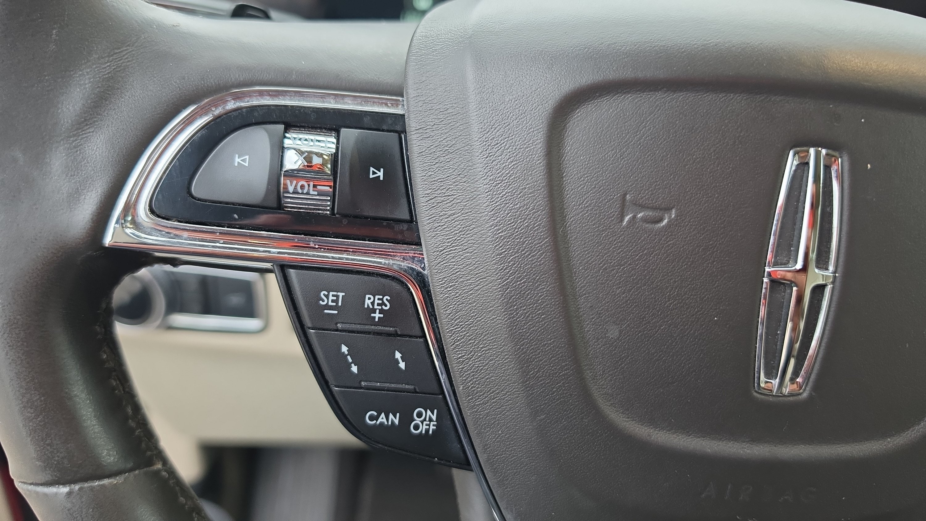 Used 2018 Lincoln Navigator Select w/ Technology Package RWD image 12