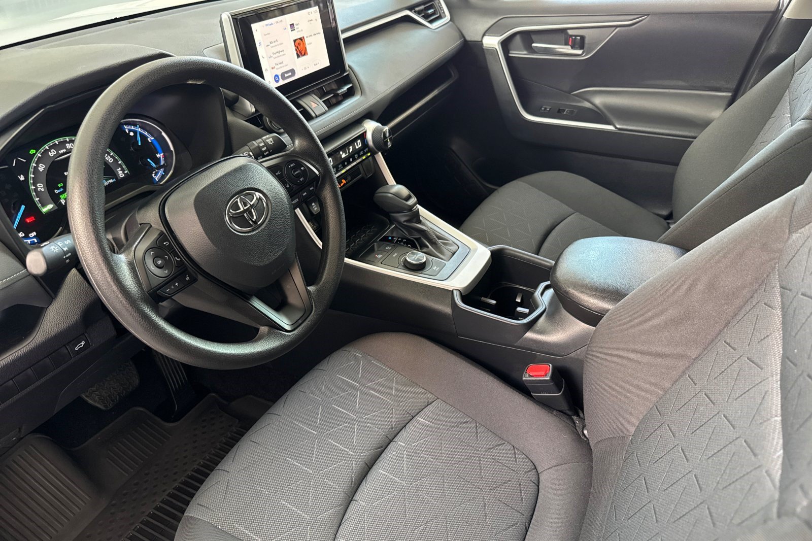 Used 2025 Toyota RAV4 XLE w/ Convenience Package AWD/4WD image 11