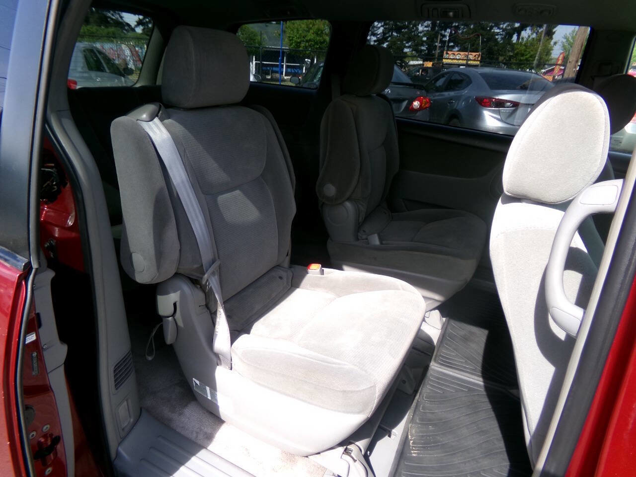 Used 2005 Toyota Sienna LE FWD image 7