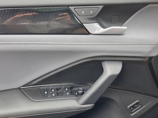 New 2026 Volkswagen Tiguan SE R-Line FWD image 29