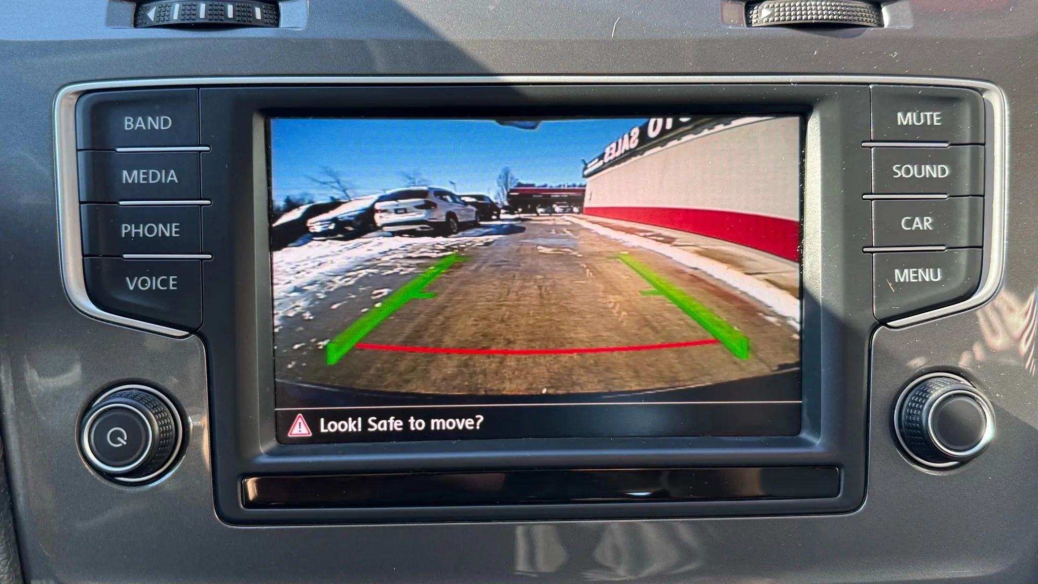 Used 2016 Volkswagen e-Golf SE w/ DC Fast Charging Package image 17