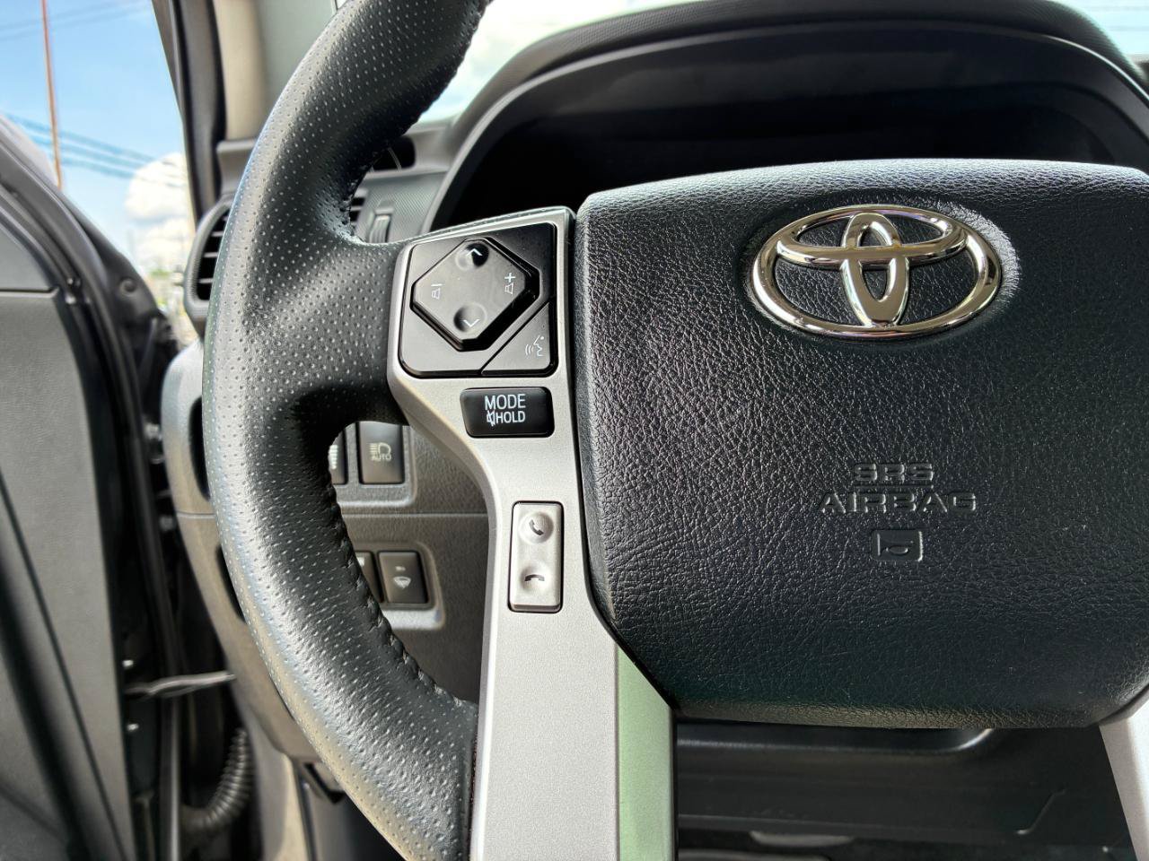 Used 2022 Toyota 4Runner SR5 AWD/4WD image 23