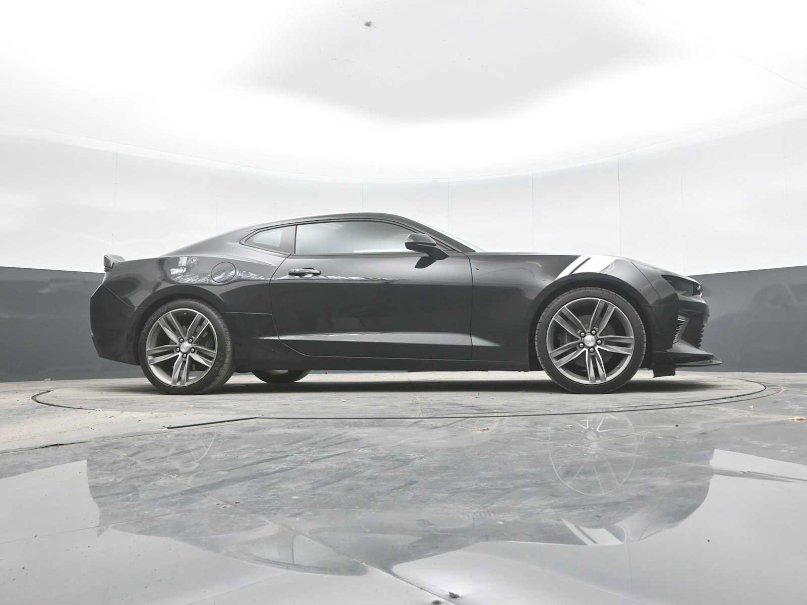 Used 2018 Chevrolet Camaro SS RWD image 30