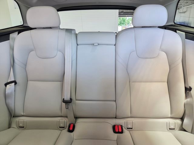 Certified 2024 Volvo XC60 B5 Plus w/ Protection Package Premier AWD/4WD image 12