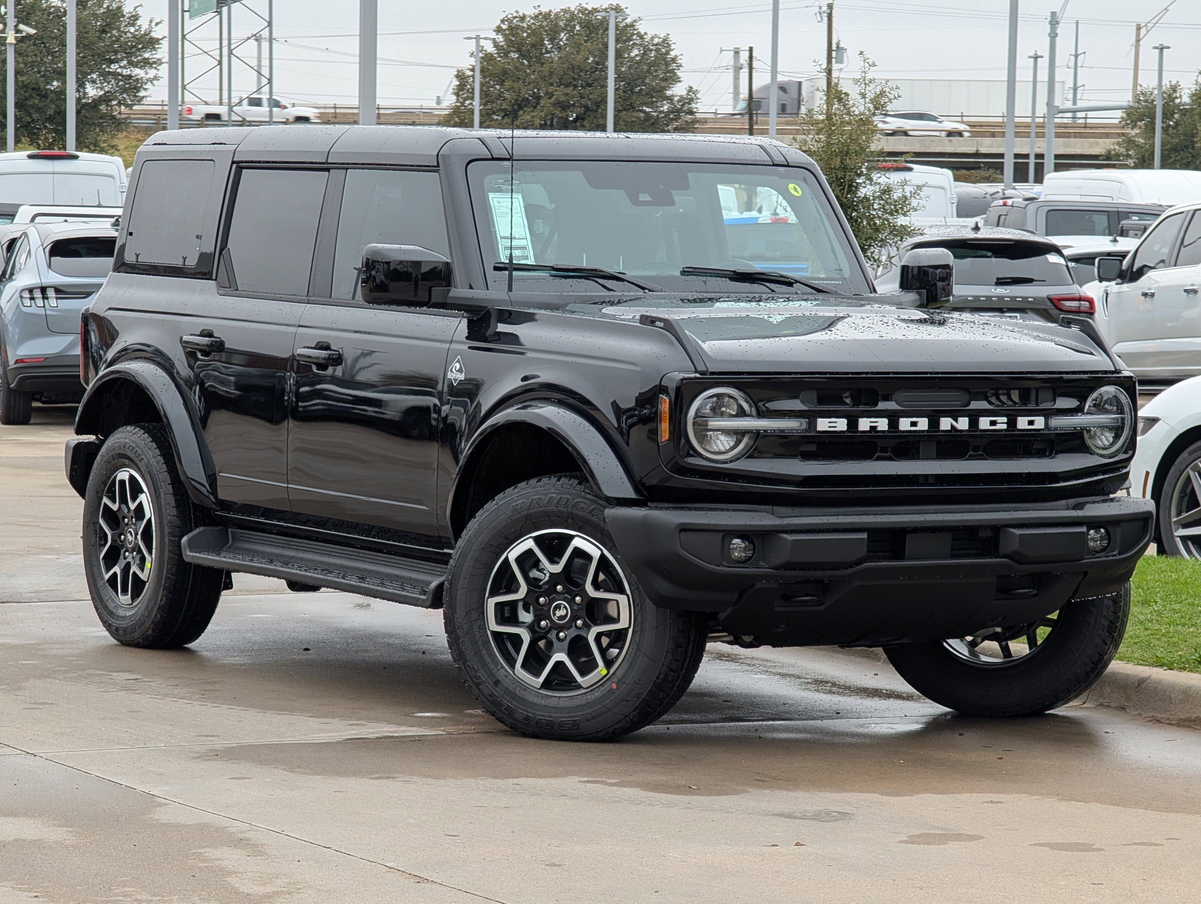 New 2025 Ford Bronco Outer Banks