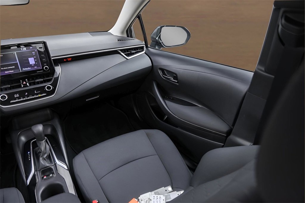 Used 2022 Toyota Corolla LE image 32