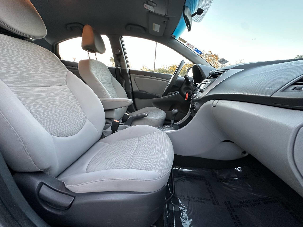 Used 2015 Hyundai Accent GLS image 10