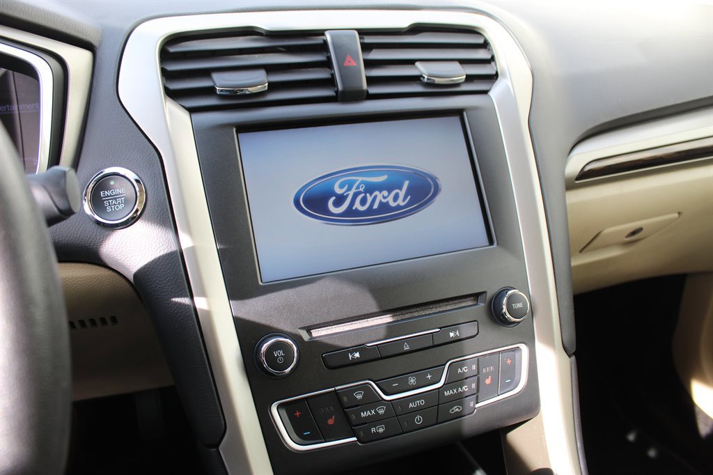 Used 2016 Ford Fusion SE w/ Equipment Group 202A FWD image 8