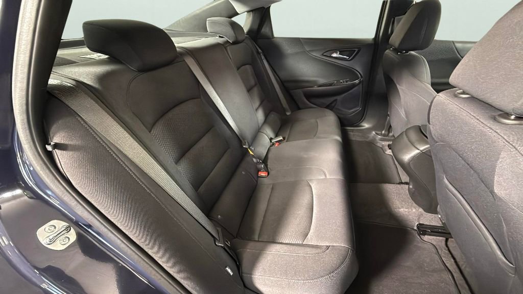 Used 2025 Chevrolet Malibu RS FWD image 28