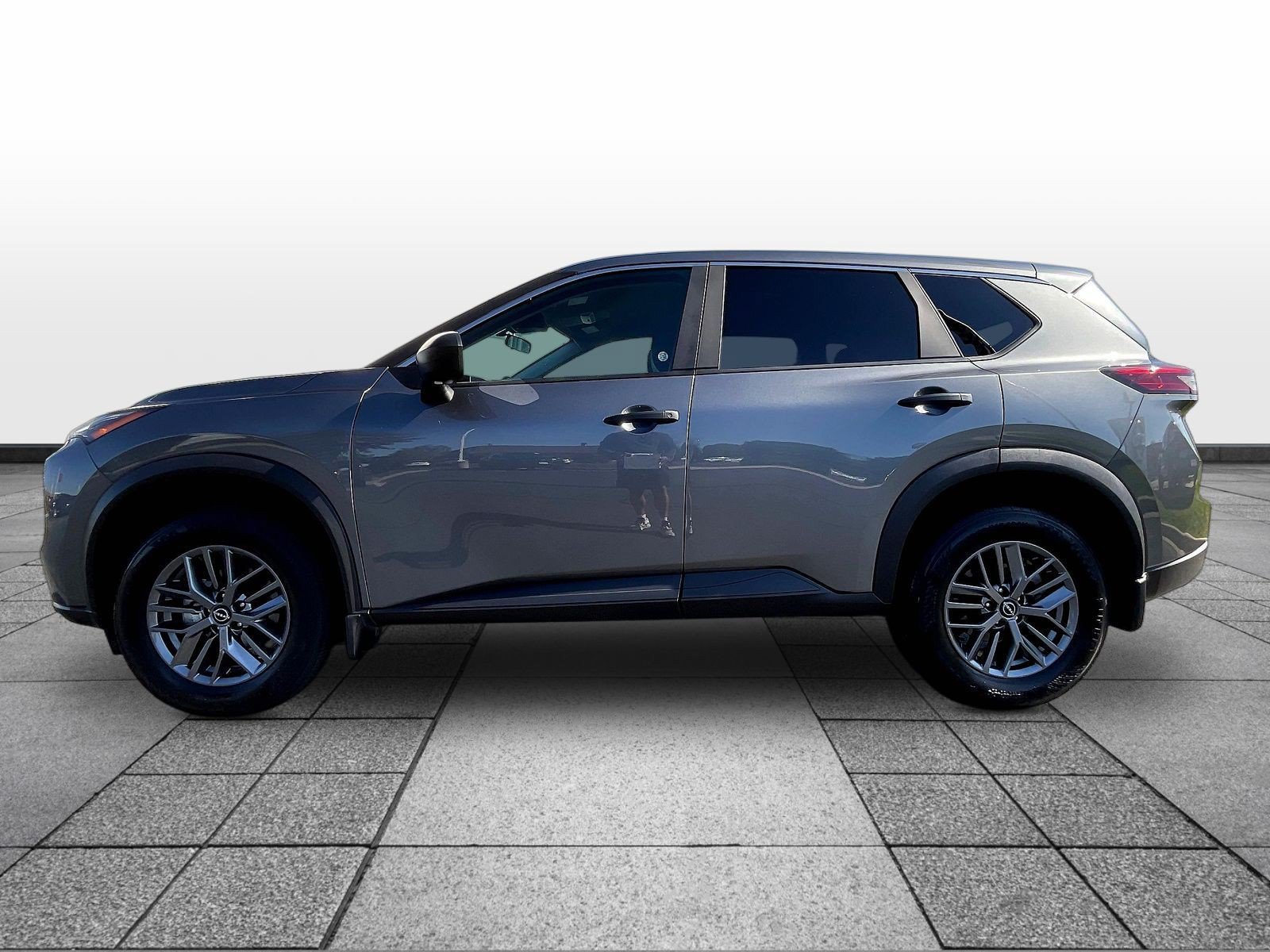 Used 2024 Nissan Rogue S AWD/4WD image 8