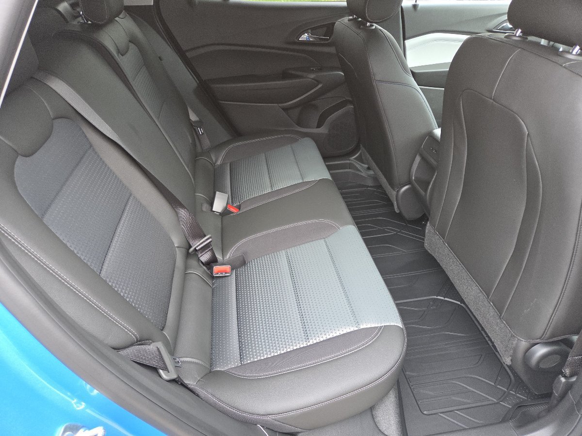 New 2026 Chevrolet Trax LT w/ LT Convenience Package FWD image 21